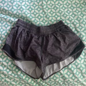LULULEMON HOTTY HOT 2.5” GREY SHORTS